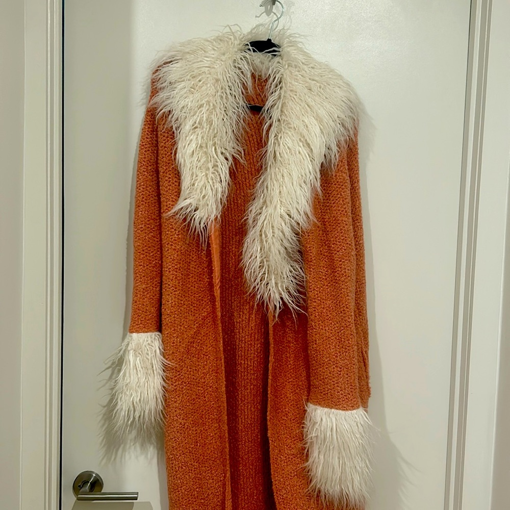 Never worn Free People pink sweater jacket with fur